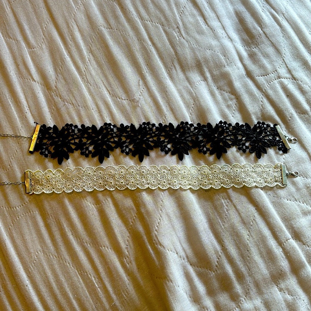 2 Chokers